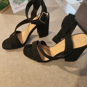 Black heeled sandals sz 7